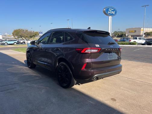 2023 Ford Escape ST-Line Elite