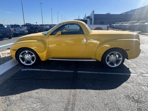 2004 Chevrolet SSR Base
