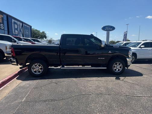 Diamond Black Crystal Pearlcoat 2023 RAM 2500 Laramie Crew Cab 4x4 6'4' Box