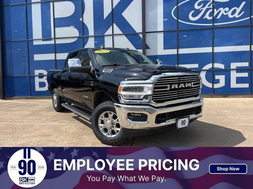 Diamond Black Crystal Pearlcoat 2023 RAM 2500 Laramie Crew Cab 4x4 6'4' Box
