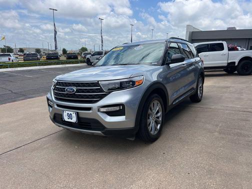 ICONIC SILVER METALLIC 2024 Ford Explorer XLT