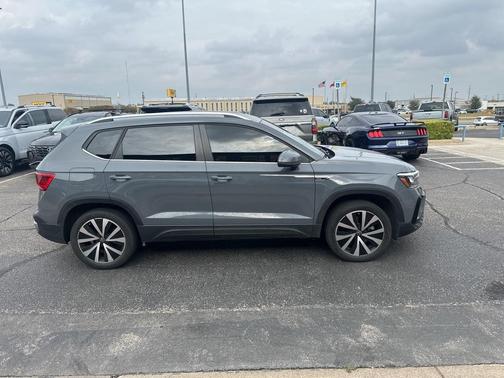 2023 Volkswagen Taos 1.5T SE