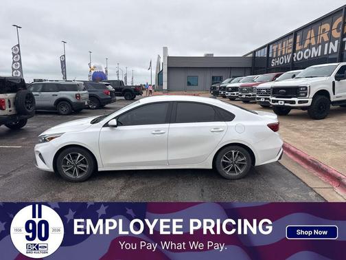 Snow White Pearl 2023 Kia Forte LXS