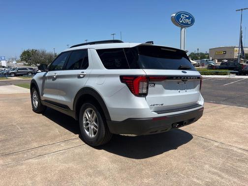 SPACE WHITE METALLIC 2026 Ford Explorer Active