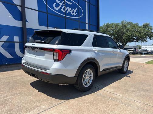 SPACE WHITE METALLIC 2026 Ford Explorer Active