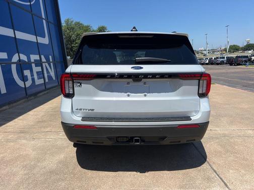SPACE WHITE METALLIC 2026 Ford Explorer Active