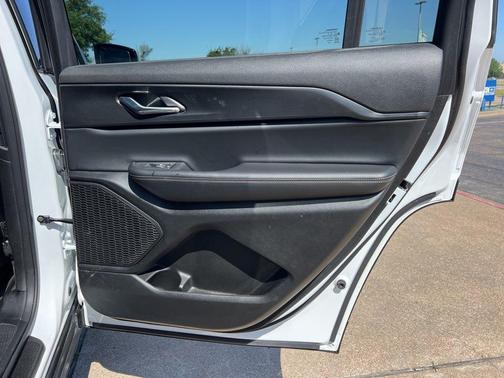 Bright White Clearcoat 2025 Jeep Grand Cherokee L Altitude