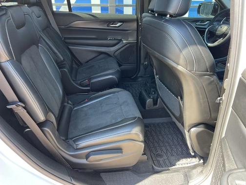 Bright White Clearcoat 2025 Jeep Grand Cherokee L Altitude