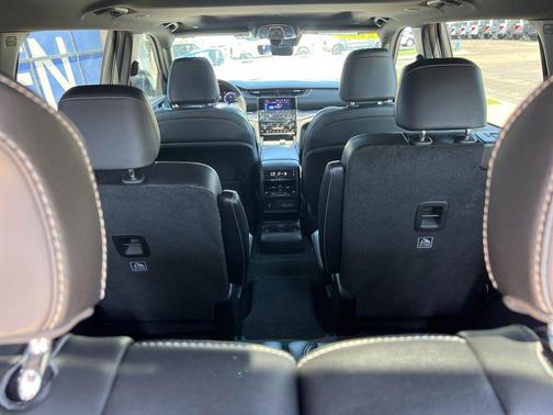Bright White Clearcoat 2025 Jeep Grand Cherokee L Altitude