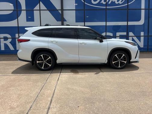 2022 Toyota Highlander XSE