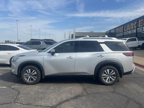 2025 Nissan Pathfinder SL FWD