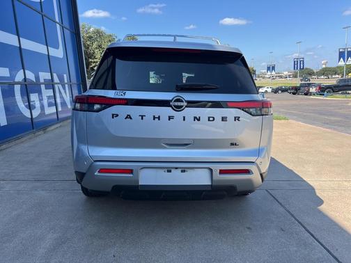 2025 Nissan Pathfinder SL FWD