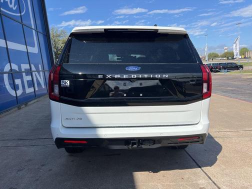 STAR WHITE MET TRI-COAT 2026 Ford Expedition Active