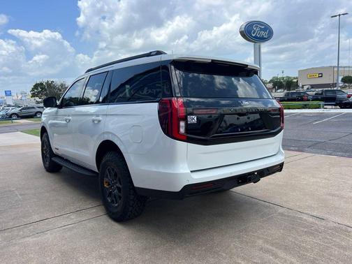 STAR WHITE MET TRI-COAT 2026 Ford Expedition Tremor