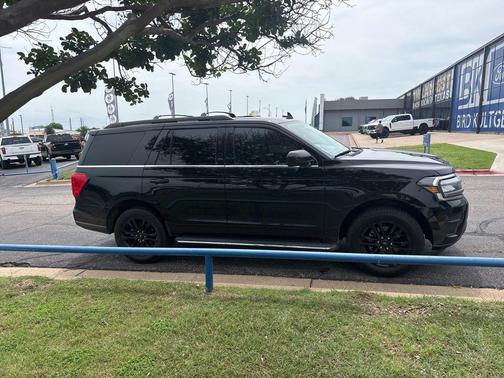 AGATE BLACK METALLIC 2022 Ford Expedition XLT