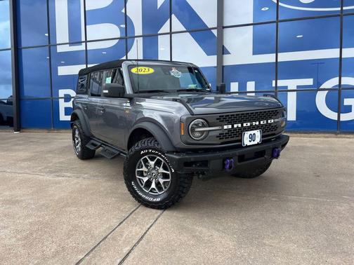 CARBONIZED GRAY METALLIC 2023 Ford Bronco Badlands