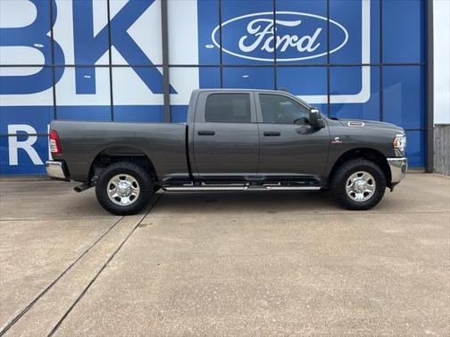 2024 RAM 2500 Tradesman Crew Cab 4x4 6'4' Box