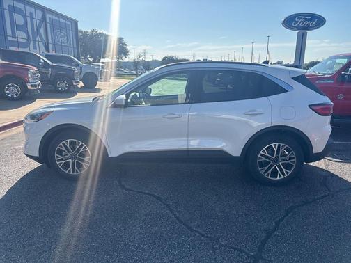 STAR WHITE METALLIC TRI-COAT 2020 Ford Escape SEL