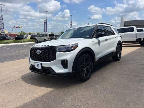 Star White Metallic Tri-Coat 2026 Ford Explorer ST-Line