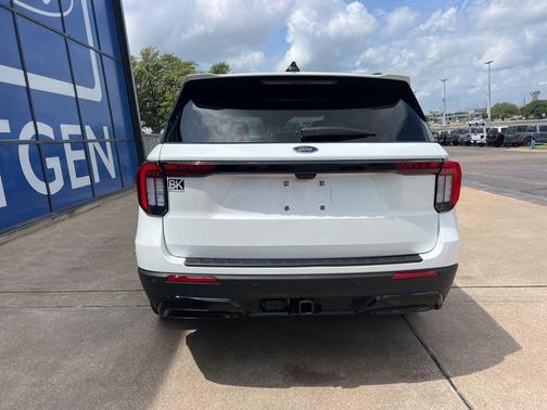 Star White Metallic Tri-Coat 2026 Ford Explorer ST-Line