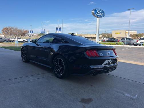 2021 Ford Mustang EcoBoost
