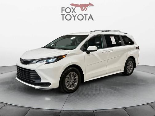 2026 Toyota Sienna LE
