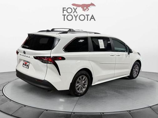 2026 Toyota Sienna LE