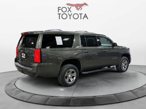 Deepwood Green Metallic 2019 Chevrolet Suburban LT
