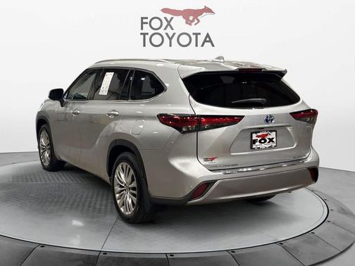 2023 Toyota Highlander Hybrid Platinum