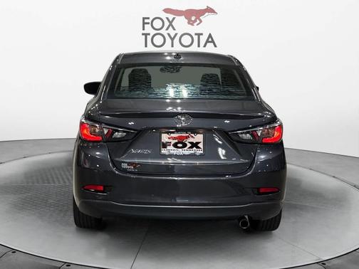 2020 Toyota Yaris Sedan LE