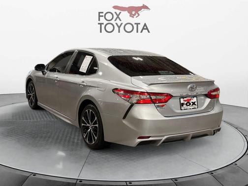 Celestial Silver Metallic 2018 Toyota Camry SE