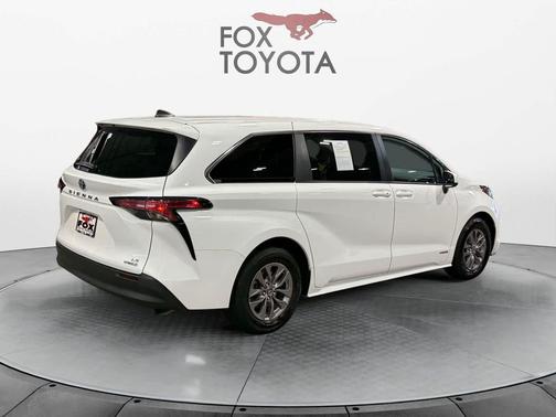 2021 Toyota Sienna LE