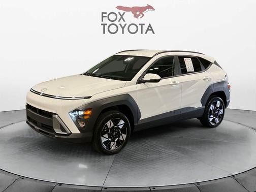 Atlas White 2025 Hyundai KONA SEL