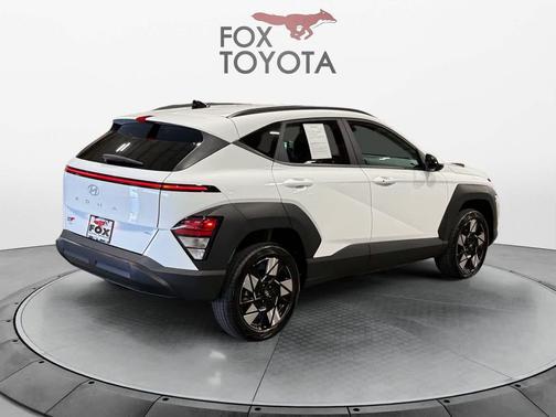 Atlas White 2025 Hyundai KONA SEL