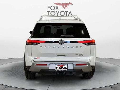 2025 Nissan Pathfinder Platinum 4WD