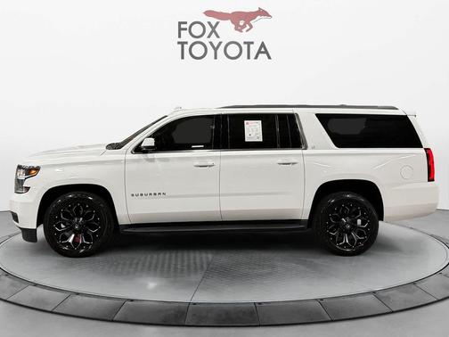 Summit White 2019 Chevrolet Suburban LT