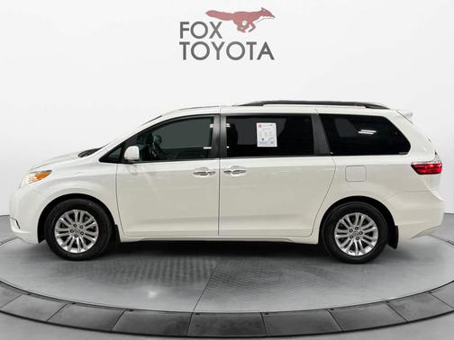 2017 Toyota Sienna XLE
