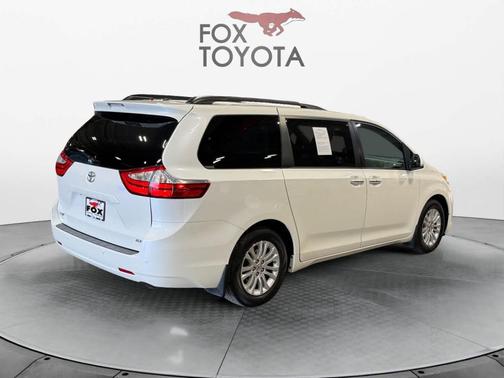 2017 Toyota Sienna XLE