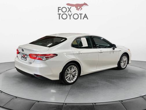 2020 Toyota Camry Hybrid XLE