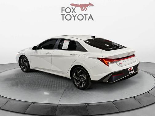 2025 Hyundai ELANTRA SEL