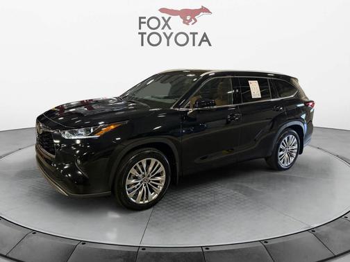 Midnight Black Metallic 2026 Toyota Highlander Platinum