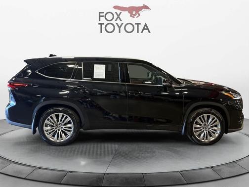 Midnight Black Metallic 2026 Toyota Highlander Platinum