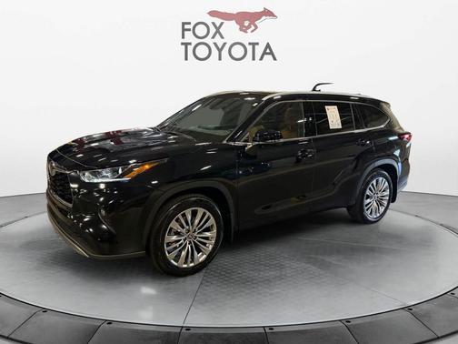 Midnight Black Metallic 2026 Toyota Highlander Platinum