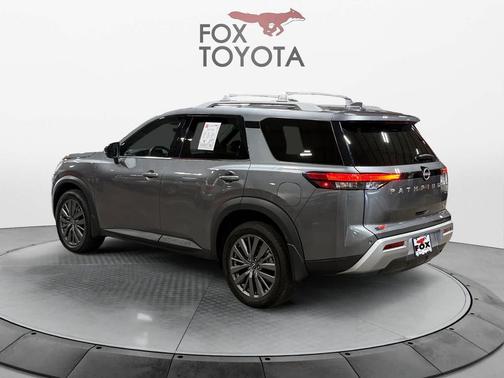 2023 Nissan Pathfinder SL FWD