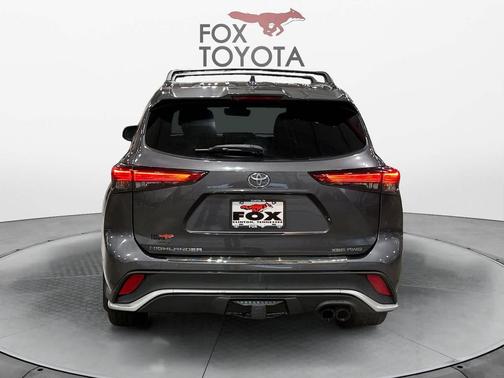 Magnetic Gray Metallic 2022 Toyota Highlander XSE