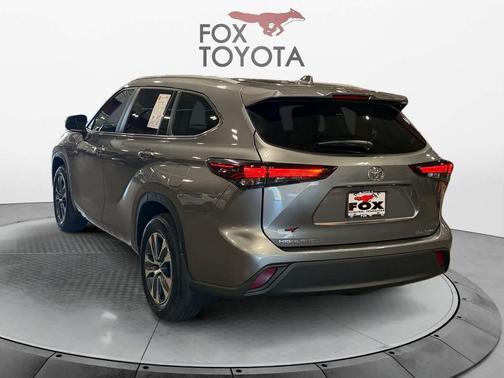 Heavy Metal 2025 Toyota Highlander XLE