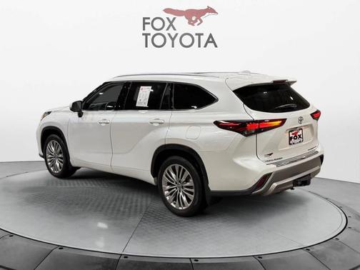 2025 Toyota Highlander Platinum