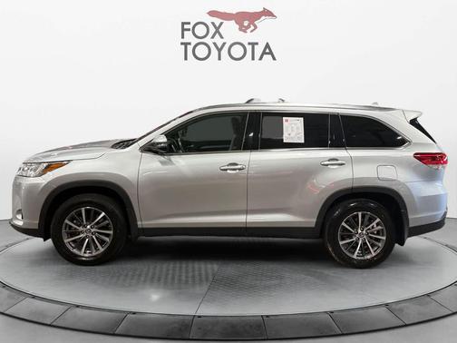 Celestial Silver Metallic 2019 Toyota Highlander XLE