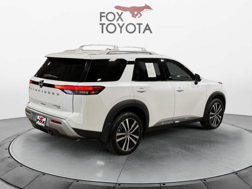 2025 Nissan Pathfinder Platinum 4WD