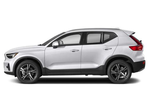 2023 Volvo XC40 B5 Core